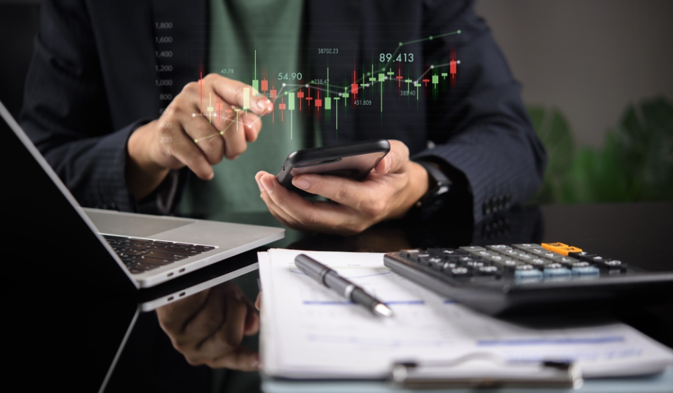 How to Choose Your First Forex Broker: Spreads, Leverage, Regulation and Account Minimums Compared